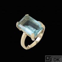 14k Gold Ring with Aquamarine.