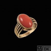 14k Gold Ring with Coral.