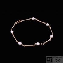 18k Gold Bracelet with Pearls. 1960s