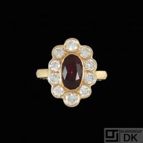 18k Gold Cocktail Ring with Ruby and Diamonds.