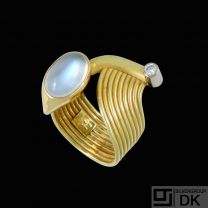 18k Gold and White Gold Ring with Moonstone and Diamond 0.15ct. 1960s