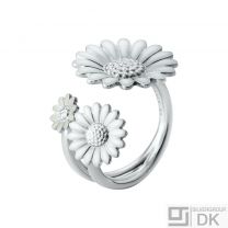 Georg Jensen / Stine Goya. DAISY 3-Flower Ring. Sterling Silver & White Enamel.