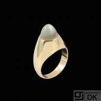  A. Dragsted - Copenhagen. 14k Gold Ring with Moonstone.