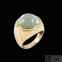  A. Dragsted - Copenhagen. 18k Gold Ring with Moonstone. 1960s