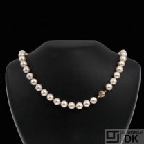 Akoya Pearl Necklace with 18k Gold lock.