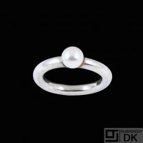Boy Johansen. Sterling Silver Ring with Pearl.