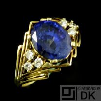 14k Gold Ring with Sapphire and Brillant Cut diamonds. 