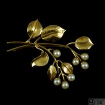 Chr. Rasmussen. 14k Gold Brooch with Pearls. 1950s.