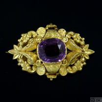 Vintage 18k Gold Brooch with faceted Amethyst.