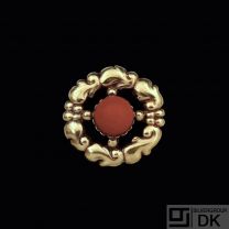 Evald Nielsen. Art Nouveau 14k Gold Brooch with Coral.