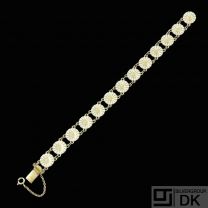 Bernhard Hertz. Gilded Sterling Silver Daisy Bracelet with White Enamel. 11mm