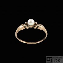 Georg Jensen. 14k Gold Ring with Pearl #180.