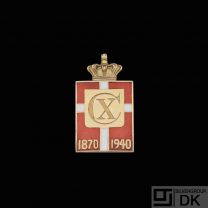Georg Jensen. 14k Gold WWII Danish King Lapel Badge 1940 - Arno Malinowski.