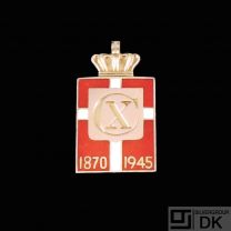 Georg Jensen. 14k Gold WWII Danish King Lapel Badge 1945 - Arno Malinowski.