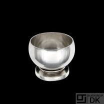 Georg Jensen. Sterling Silver Egg Cup #585 - Pyramid / Pyramide.