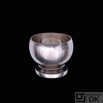 Georg Jensen. Sterling Silver Pyramid Egg Cup #585 - Harald Nielsen - 1945-51.