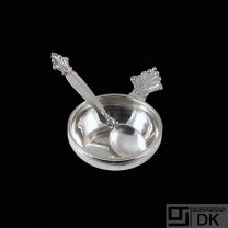 Georg Jensen. Sterling Silver Salt Cellar #102 and Spoon 103 - Acanthus / Dronning.