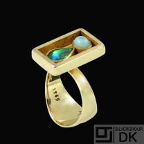 Ole Waldemar Jacobsen.14k Gold Ring with drop-shaped Opal and White Opal - 1965.