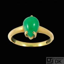 14k Gold Ring with drop-shaped Jade.