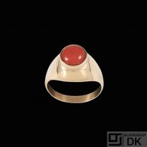 Jens J. Aagaard - Denmark. 14k Gold Ring with Coral.