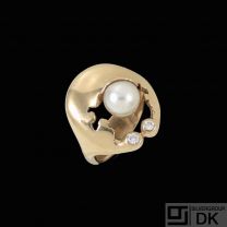 Johan Torp. Unika 14k Gold Ring with Pearl and Diamonds.
