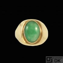 Knud V. Andersen. 14k Gold Ring with Jade - Denmark