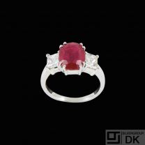 Nine Jewels - Denmark.14k White Gold Ring with Ruby and Diamonds.