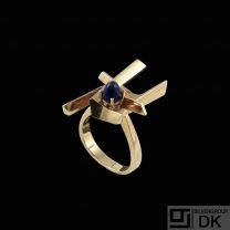 Ole Lynggaard. 14k Gold Ring with Lapis Lazuli.