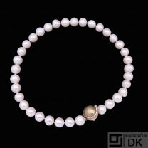 Ole Lynggaard. Pearl Necklace with 14k Gold Diamond Clasp.