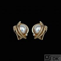 Per Borup Design. 14k Gold Ear Clips with Pearls & Diamond.