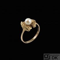 Scandinavian 18k Gold Ring with Pearl.