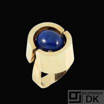Ole Lynggaard. 14k Gold Ring with Lapis Lazuli. 1960s