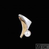 Toftegaard - Denmark. 14k Gold & White Gold Pendant with Pearl.