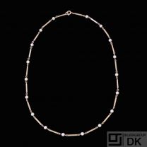 Viggo Wollny - Copenhagen. 14k Gold Necklace with Pearls - 1960s.