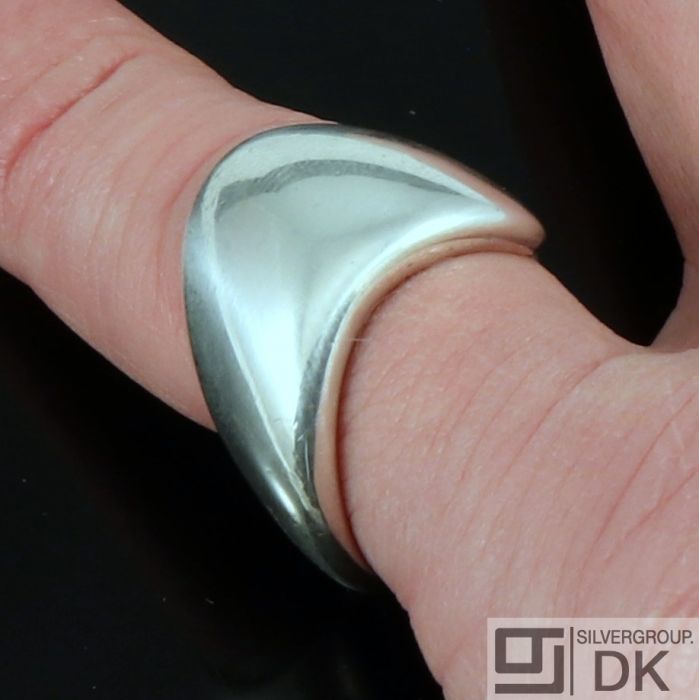 Shiny Little Finger Ring | Tullia