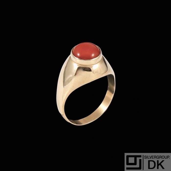 Jens J. - Denmark. Gold Ring with Coral.