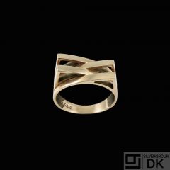 Chr. Veilskov - Copenhagen. Modern 14k Gold Ring.