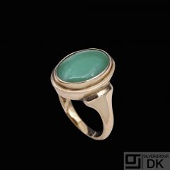 Knud Hejl - Denmark. 14k Gold Ring with Jadeite.